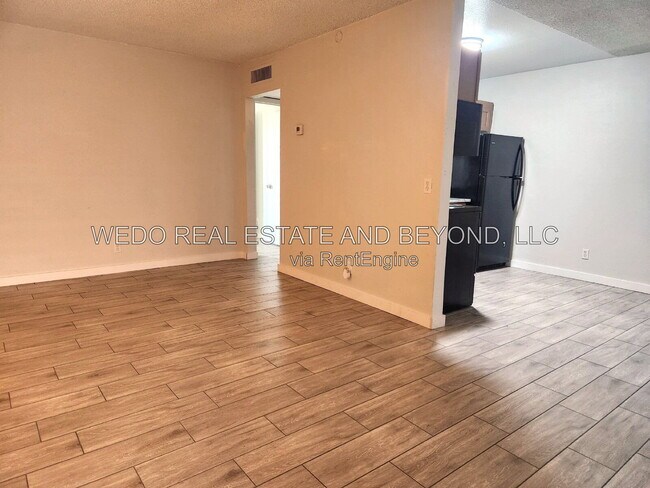 Building Photo - 5112 N 28th Dr