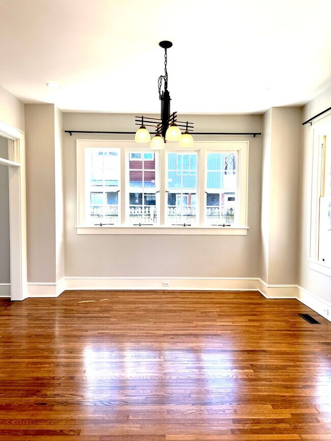 Building Photo - Historic Downtown Hendersonville! Beautifully restored 3 bedroom 2 bath home for rent