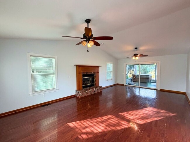 Building Photo - Spacious 4 Bedroom, 2.5 Bath Home with Stunning Marsh Views