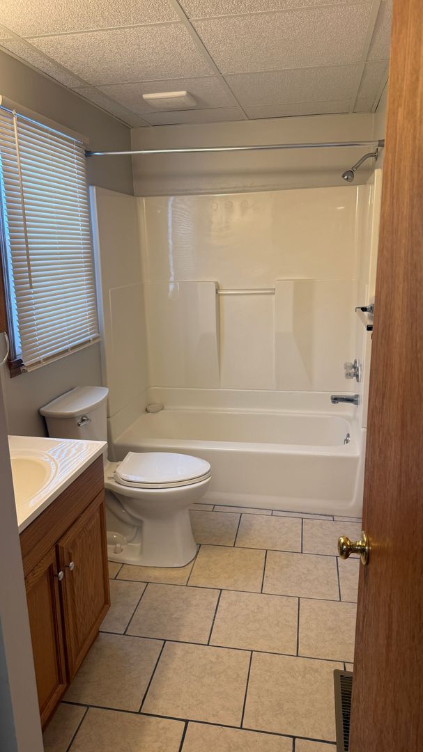 Building Photo - 1 bedroom ranch style home ready now!