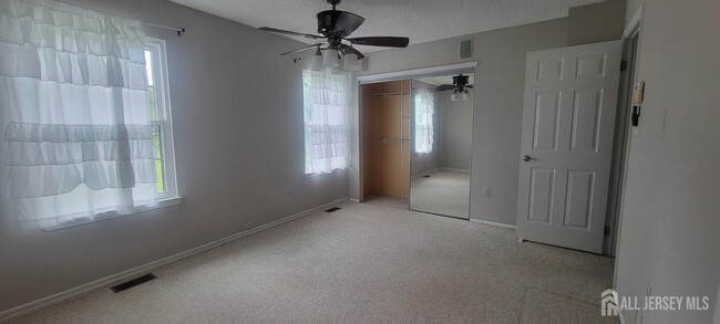 Building Photo - 101 Pear Tree Ln