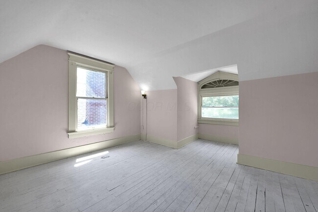 Building Photo - 84 N Monroe Ave