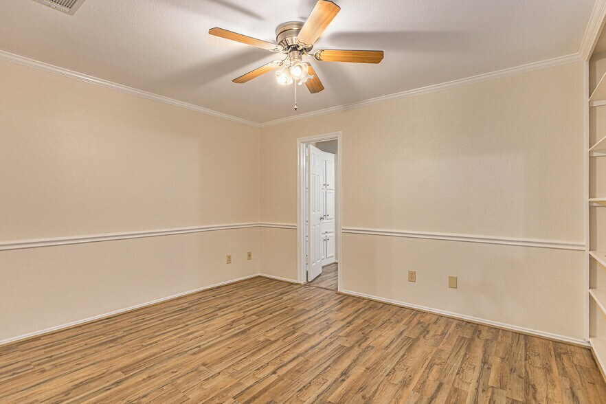 Primary Bedroom - 508 Clarence St
