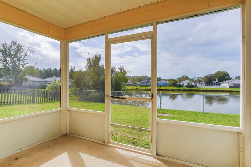 Building Photo - 1936 Hunters Trace Cir