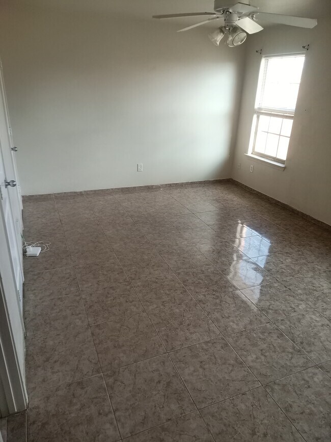 Building Photo - 2007 89th St