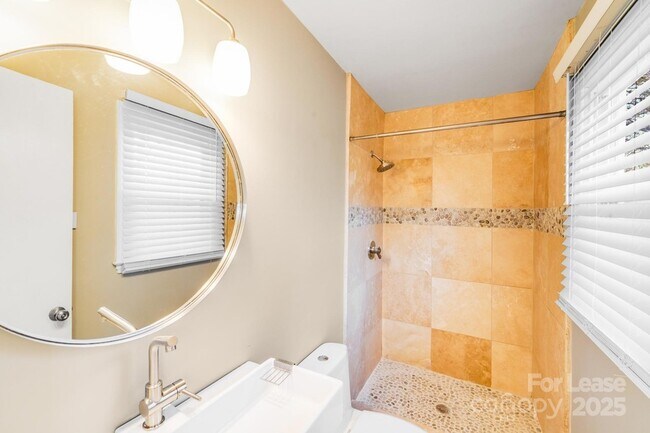 Building Photo - 5001 Vescova Ct