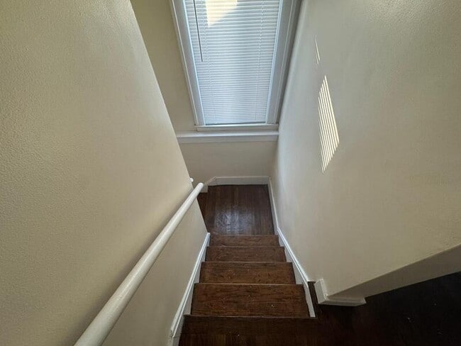 Building Photo - 15381 Stansbury Ave