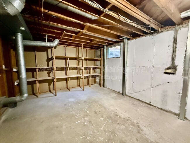 Building Photo - 1125 W 8th Ave Dr