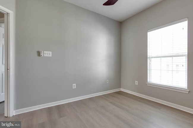 Building Photo - 1739 Theale Way