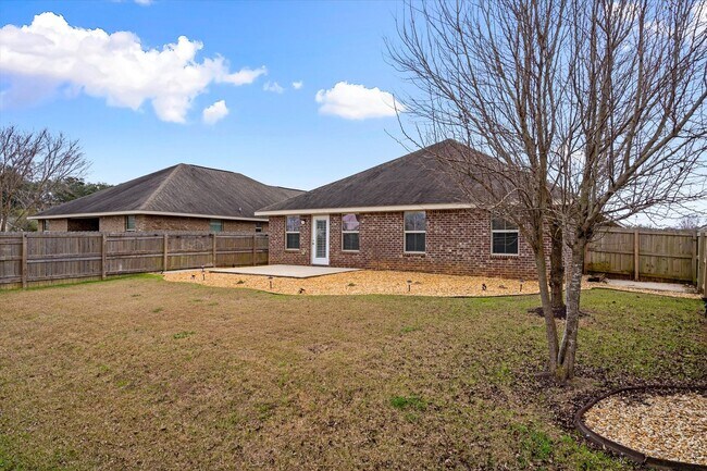 Building Photo - WEST FAIRHOPE IN HUNTINGTON WOODS