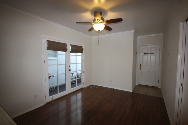 Building Photo - 206 41st St