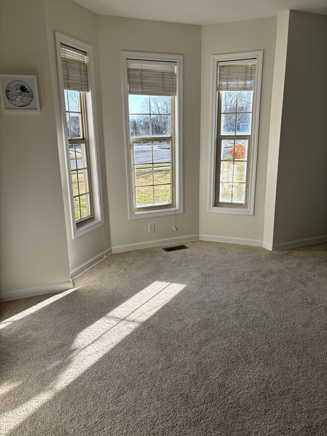 Building Photo - 603 E Castlebury Cir