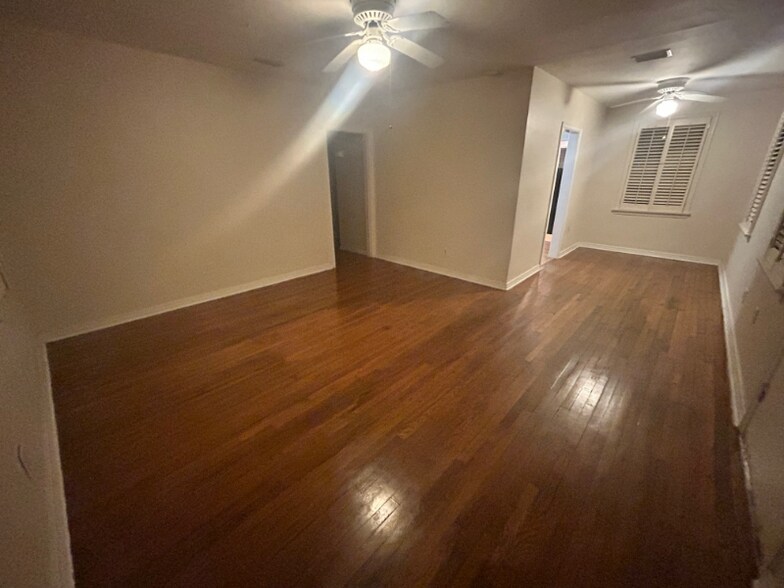 Building Photo - 2652 Merwyn Rd