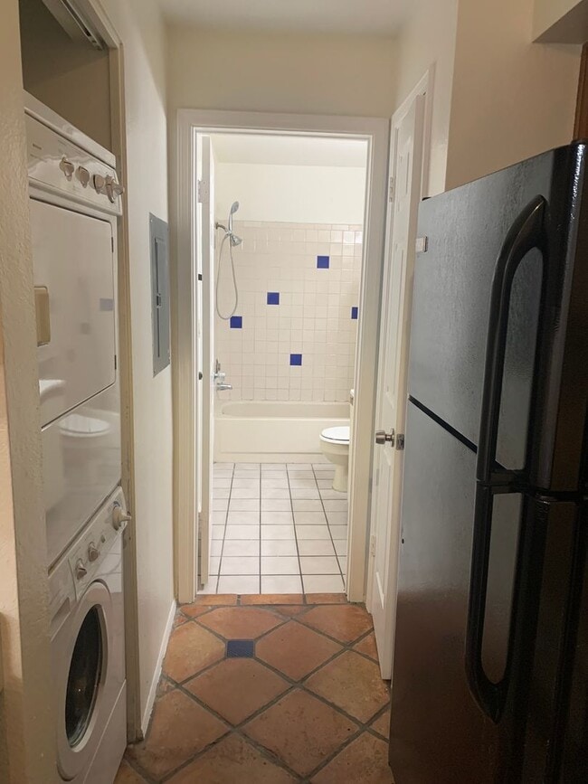 Building Photo - Excellent 1 bedroom w/ loft