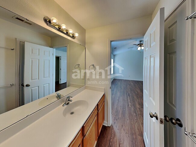 Building Photo - 10615 Spring Rain Ct