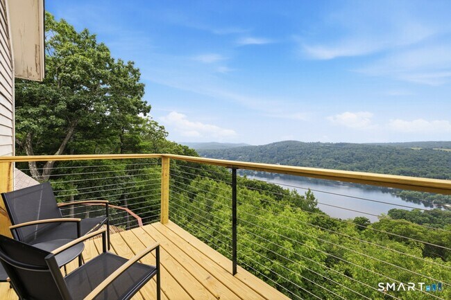 Building Photo - 12 Fox Run
