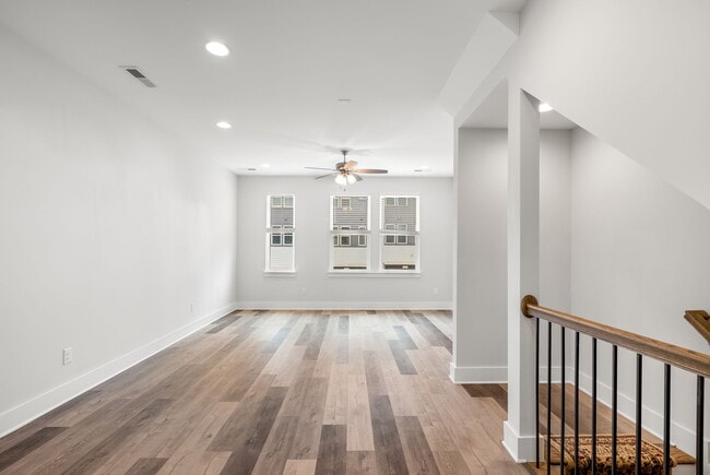 Building Photo - 642 W End Dr