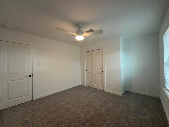 Building Photo - 4727 Bay Vista Dr