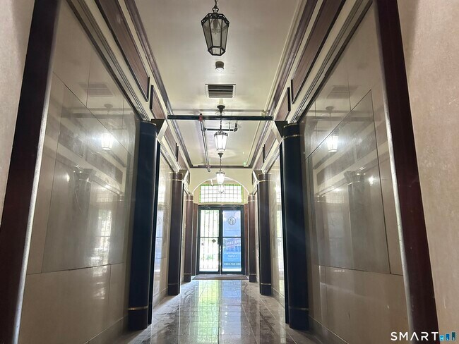 Building Photo - 135 W Main St