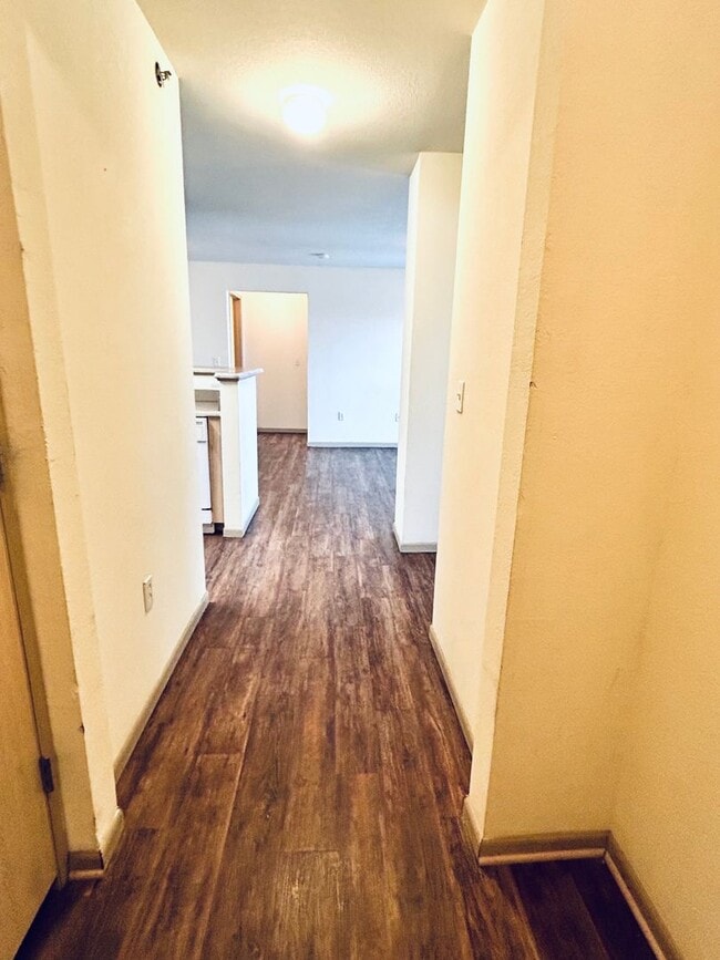 Building Photo - 2 Bedroom Apartment, Great Location!