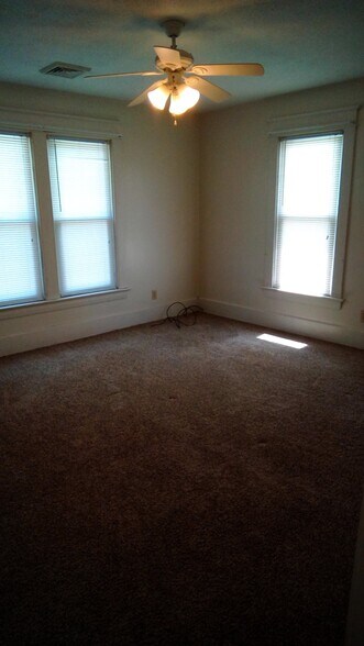 Building Photo - 106 Vine St