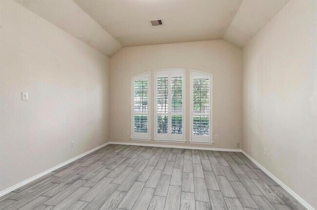 Building Photo - 17515 Burkhart Ridge Dr