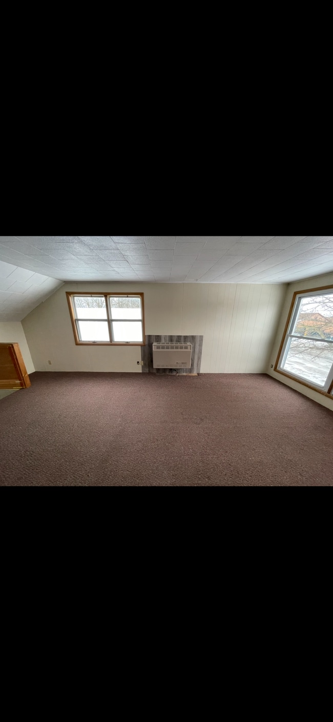Building Photo - 134 W Maple St