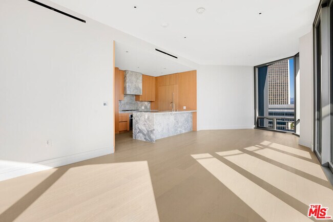 Building Photo - 211 Elm Ct