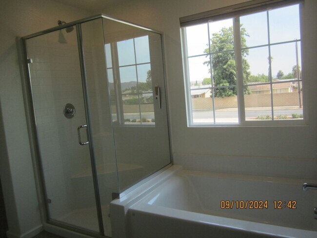 Building Photo - Luxury Single Family Home in Moreno Valley