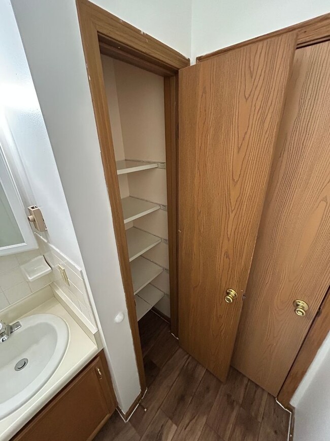 Building Photo - Spacious 2-Bedroom Living in a Quiet Commu...