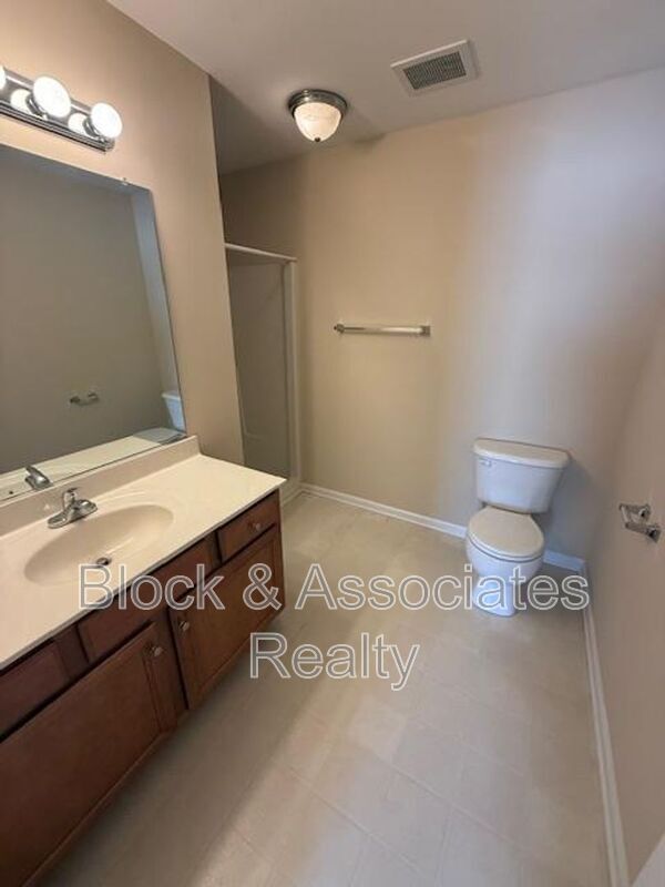 Building Photo - 4068 Bentley Dr