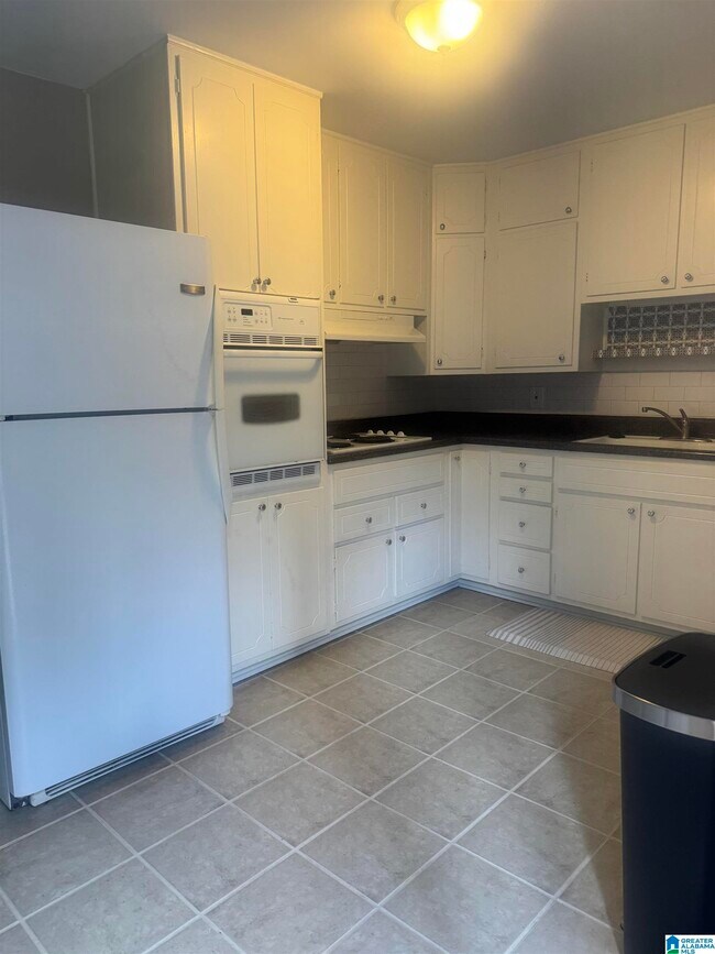 Building Photo - 4035 Montclair Rd