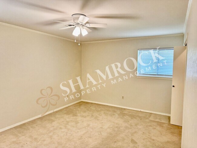 Building Photo - 5740 Lakemont Dr