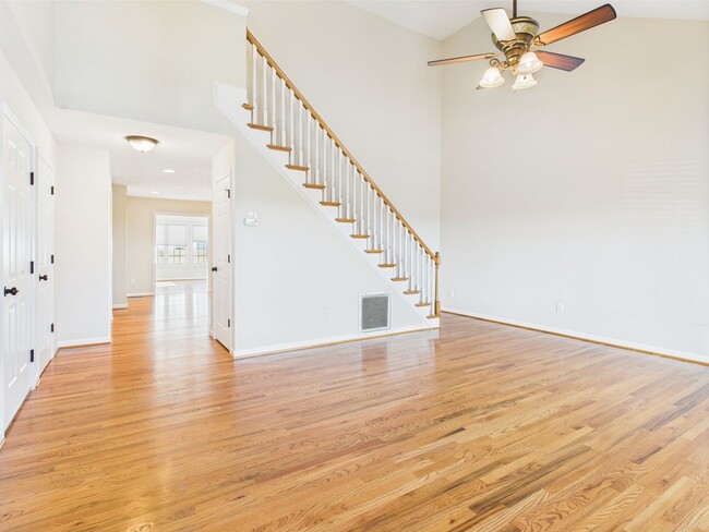 Building Photo - Bright & Spacious 4-Bedroom Home Located i...