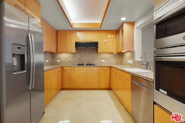 Building Photo - 13600 Marina Pointe Dr