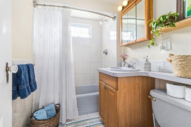 Building Photo - 69 Orchard St