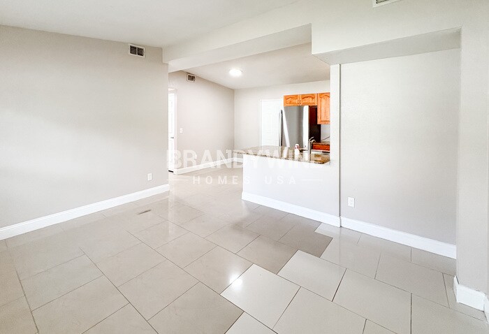 Building Photo - 2145 Bourget Dr