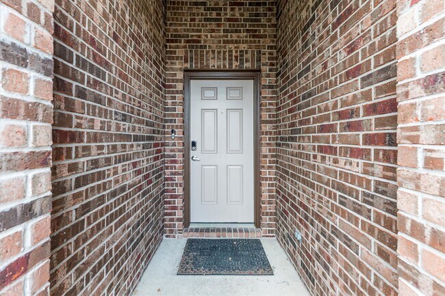 Building Photo - 3206 Sumac Dr