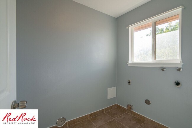 Building Photo - Bright & Spacious 3-Bed, 2-Bath Home in Wa...