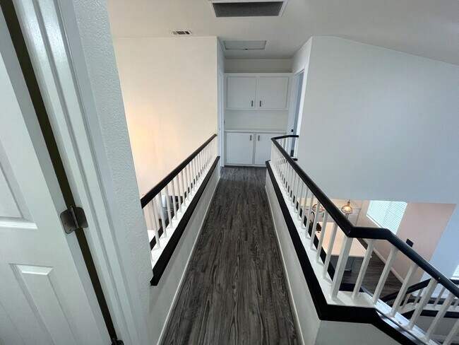 Building Photo - 4 bedroom, 2.5 bathroom home in a gated Riverside community!