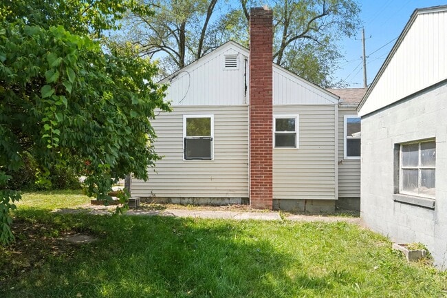 Building Photo - NEW LISTING! 2 BEDROOM HOME
