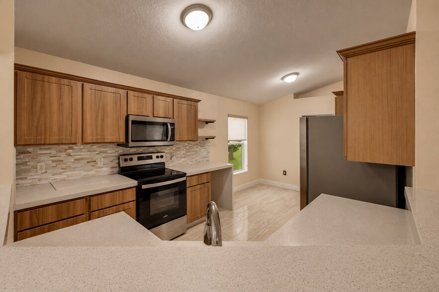 Building Photo - 537 Mason Dr