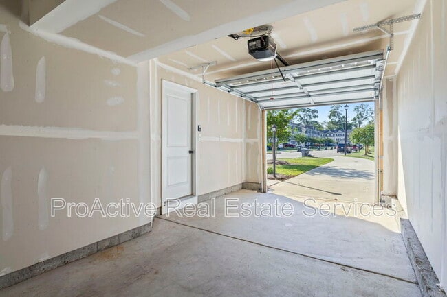 Building Photo - 95 Manilla Cir