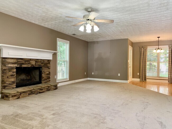 Building Photo - 4442 Keenly Valley Dr NE