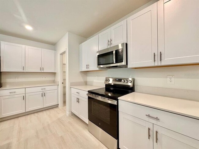 Building Photo - 17554 Pleasantview Blvd