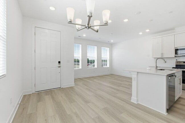 Building Photo - 320 Lynwood Station Blvd