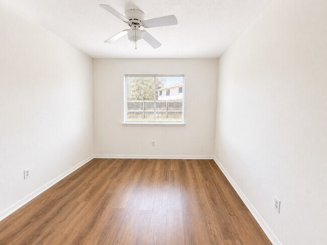 Building Photo - 18023 Lago Forest Dr