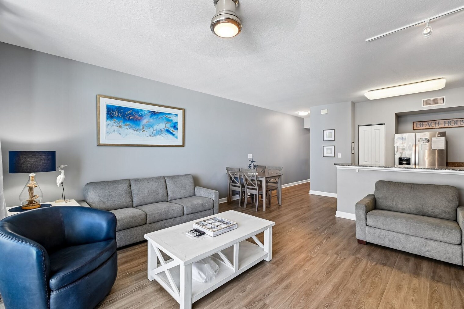 Building Photo - 9954 S Thomas Dr