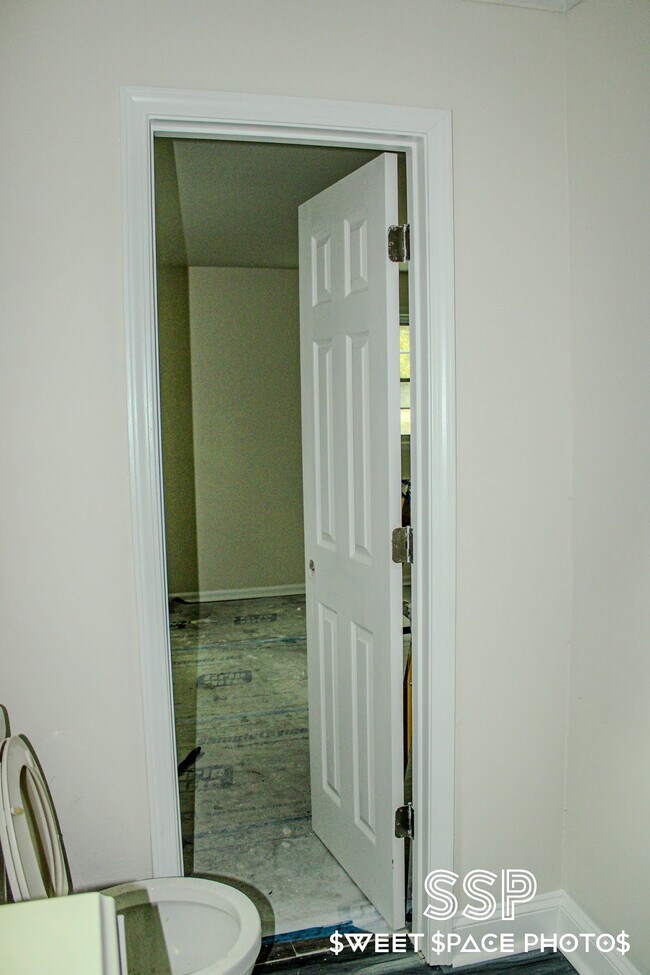 Building Photo - 503 N Orange St