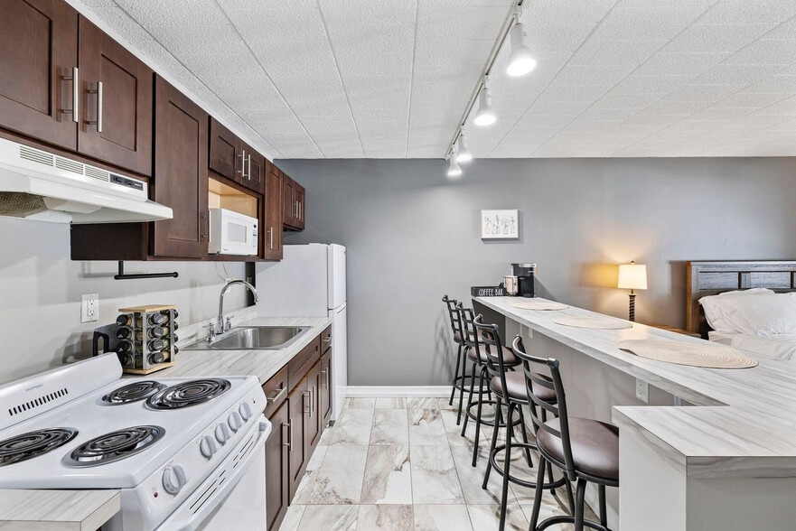 Building Photo - 30 U.S. 9W-SI ID1466834P